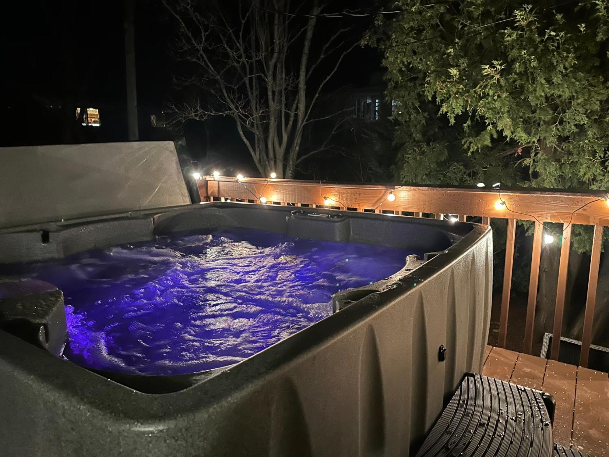 Hot Tub, Electric Bikes, Solo Stove, Projector, Smores Marblehead Ngoại thất bức ảnh