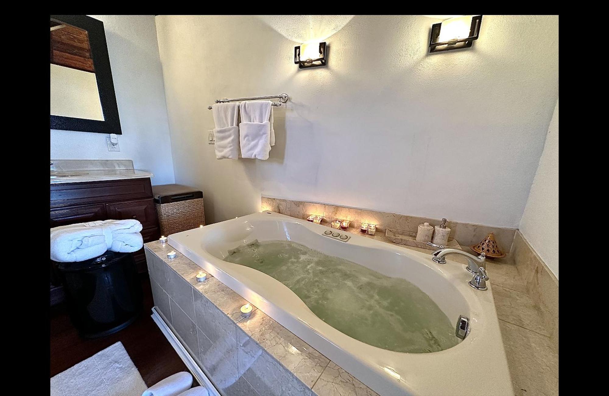 Hot Tub, Electric Bikes, Solo Stove, Projector, Smores Marblehead Ngoại thất bức ảnh